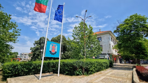 Община Средец временно спира заявления за гаражни клетки в междублокови пространства