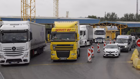 Интензивен трафик за товарни автомобили на граничните пунктове с Турция