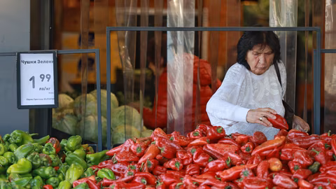 Средната работна заплата в България достига 2549 лева с 12% ръст