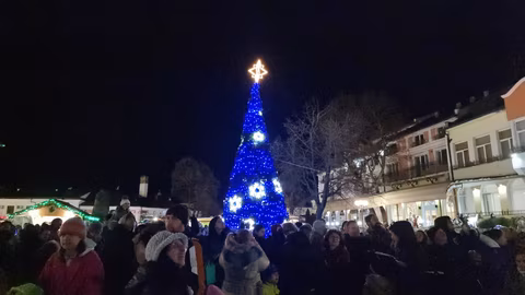 „Магията на Коледа в Ловеч“ открива празничния сезон с тържество и концерт