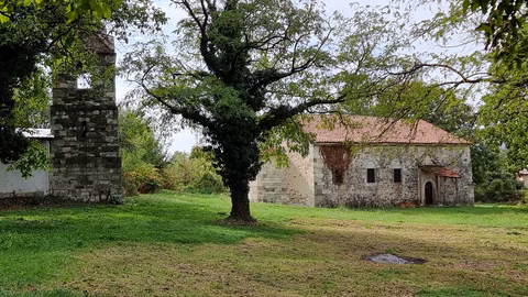 Жителите на Мандра организират коледен базар за ремонт на църквата \"Света Неделя\"