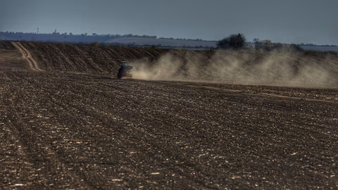 ДФЗ преведе близо 600 млн. лева за устойчивост на земеделците