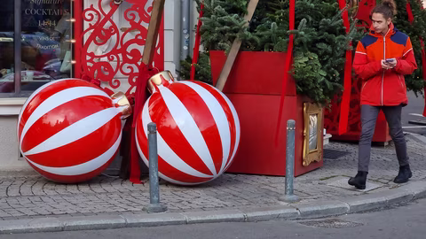 Румънците ще посрещнат Коледа с по-ограничен бюджет и по-малко подаръци