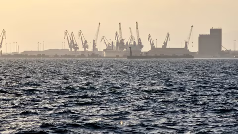 Силни ветрове с пориви до 108 км/ч затрудниха Северна Гърция и Централна Македония