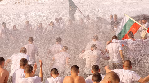 Традиционният ритуал „спасяване“ на богоявленския кръст в Самоков, Ихтиман и Костенец