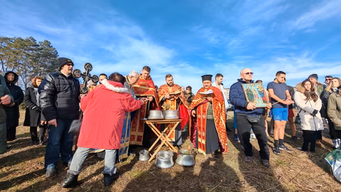 Традиционният ритуал с хвърляне на кръста събира Севлиево на Йордановден