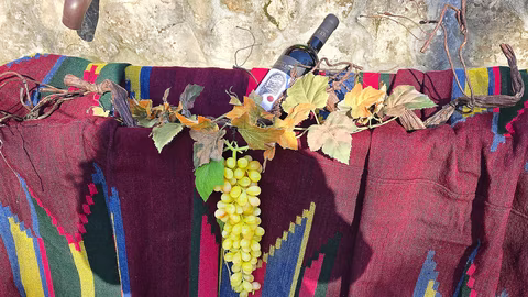 Мелник събира любители на виното и традициите на фестивала „Златен грозд“