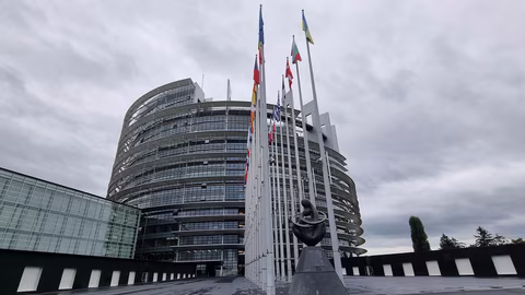 Роберта Мецола подкрепя Гренландия и критикува САЩ за арктическия конфликт