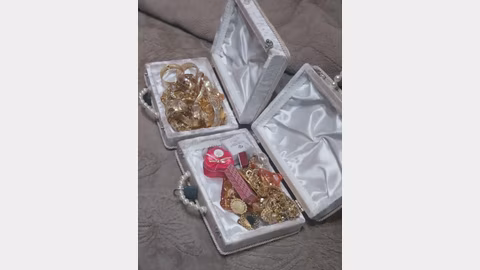 Кражба на златни накити с тегло 200 г разследват в Нова Загора