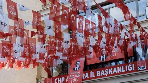 Кметът на истанбулския район Есенюрт Ахмет Йозер е осъден за тероризъм