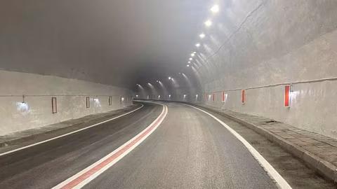 Движението в тунел „Кривия“ на път I-1 е с повишено внимание заради прекъсване на ток