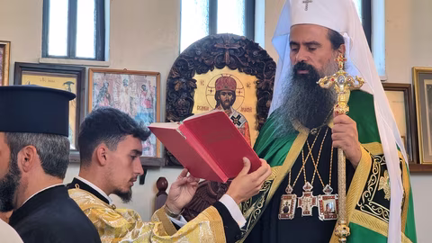 Патриарх Даниил води литургия за Сретение Господне в храм в Земен