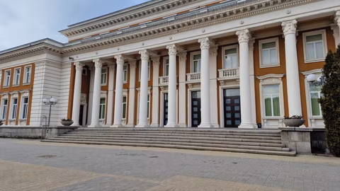 Спектакълът „За любовта“ с Цветана Манева гостува в Перник