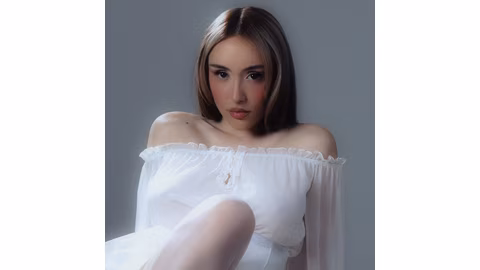 Дара Екимова представи новия си сингъл „Броя звезди“