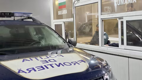 Задържаха мъж на границата при опит за телефонна измама с 12 хиляди евро