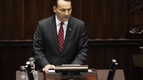 Радослав Шикорски призова за мобилизация пред нарастващи заплахи към Полша