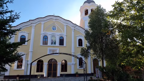 Благотворителен базар подкрепя ремонта на храма „Света Троица“ в Ямбол