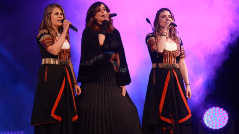 Нина Николина представя спектакъла „Любовни народни песни“ във Варна