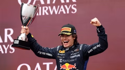 Крисия и Никола Цолов: Любов и подкрепа между музиката и Формула 2