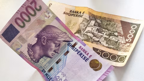 Средната заплата в Албания нараства с 8,6% и достига 84 000 леки