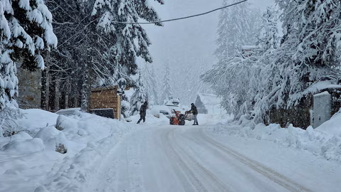 Сняг покрива Родопите, пътища в Смолянско стават хлъзгави