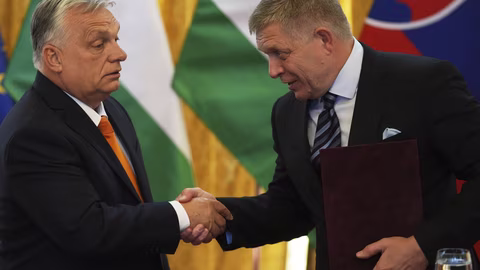 Роберт Фицо и Виктор Орбан искат премахване на санкциите върху руския петрол