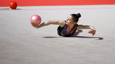 Дара Стоянова се класира за финалите на топка и лента в Гран При Тие