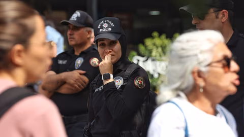 Турция въвежда почасово заплащане за извънреден труд на полицаите