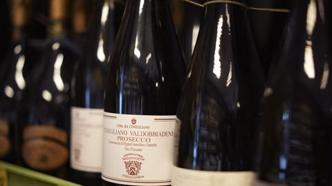 Камион с 20 тона просеко се разсипа след пътен инцидент във Великобритания