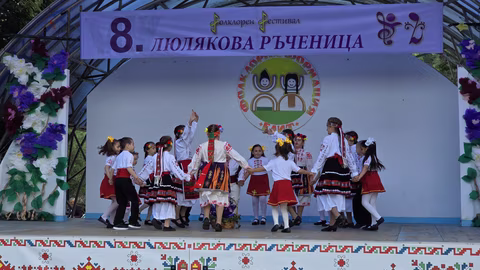 Фолклорният фестивал „Люлякова ръченица“ събира 350 участници в Ловеч